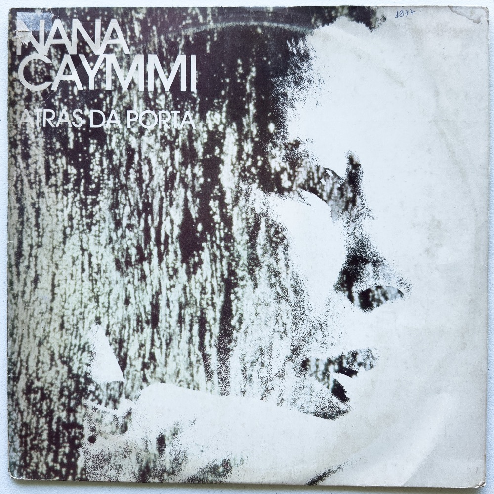 Nana Caymmi — Atras Da Porta