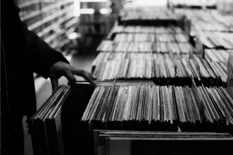 Como avaliar a condição de um disco de vinil usado antes de comprar